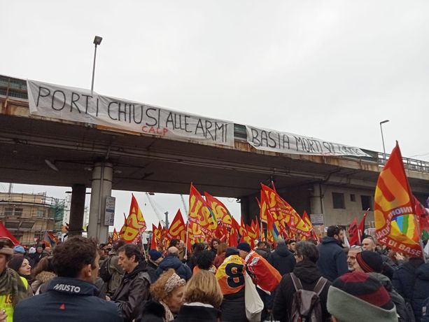 Porto, la manifestazione contro la guerra: in 1500 davanti al varco Etiopia (Video)