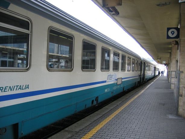 Tragedia a Pontetto, uomo travolto da un treno, inutili i soccorsi