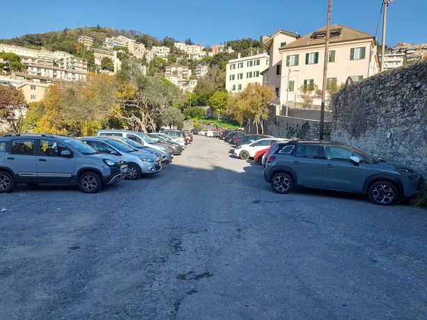 Castelletto, cambia la destinazione d'uso della piazzale della Madonnetta e i cittadini perdono i posti auto