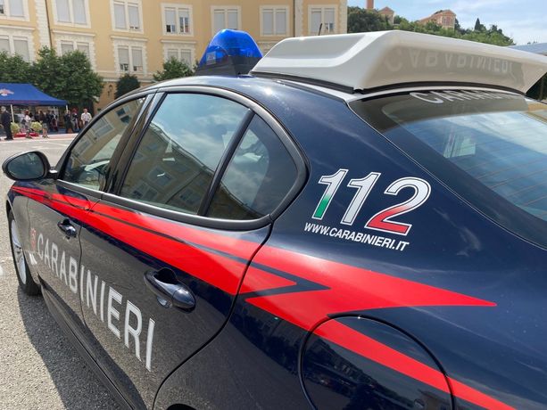 &quot;Se non ci dai 5000 euro faremo del male a te e alla tua famiglia&quot;, carabinieri arrestano due malviventi