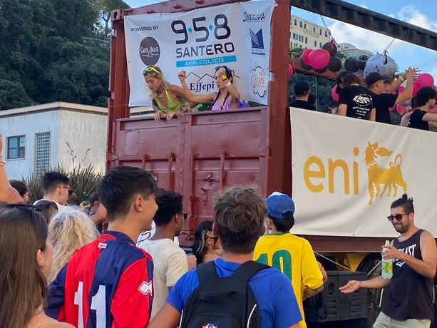 Genova Dance Parade, la discoteca itinerante per le vie del centro saluta The Ocean Race (FOTO E DIRETTA) Genova Dance Parade, la discoteca itinerante per le vie del centro saluta The Ocean Race (FOTO E DIRETTA)