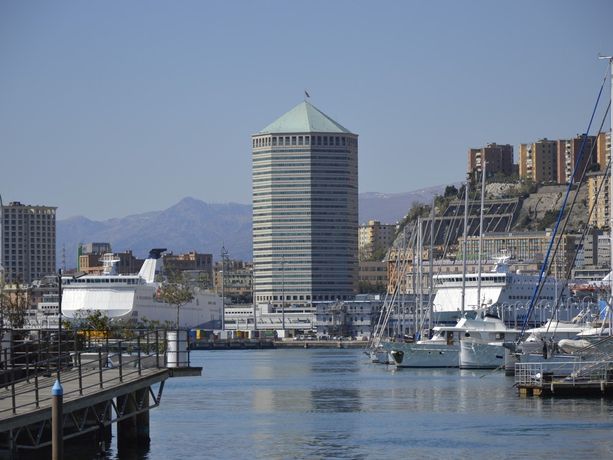 Comune di Genova, la Polizia perquisisce gli uffici del Matitone: tra gli indagati l’ex assessore Gambino e il comandante della Polizia Locale Giurato