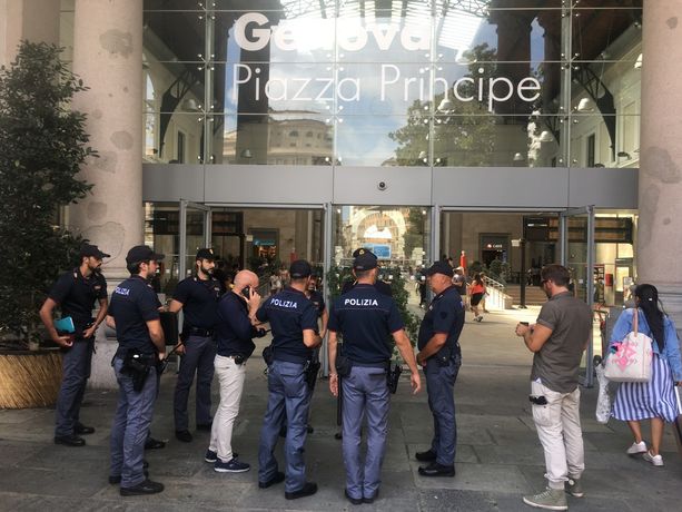 Polizia, esercito e unità cinofile: potenziati i controlli nel centro storico dopo i fatti di sabato Polizia, esercito e unità cinofile: potenziati i controlli nel centro storico dopo i fatti di sabato