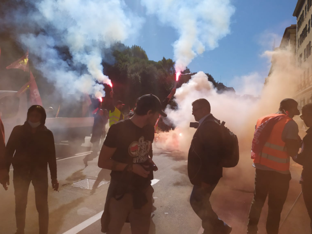 Sciopero generale, dalle 9 il corteo da Principe alla Prefettura, disagi per i trasporti