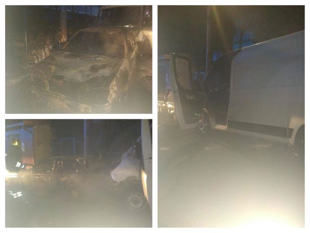 In fiamme tre auto nella notte a Fontanegli, incendio spento dai vigili del fuoco