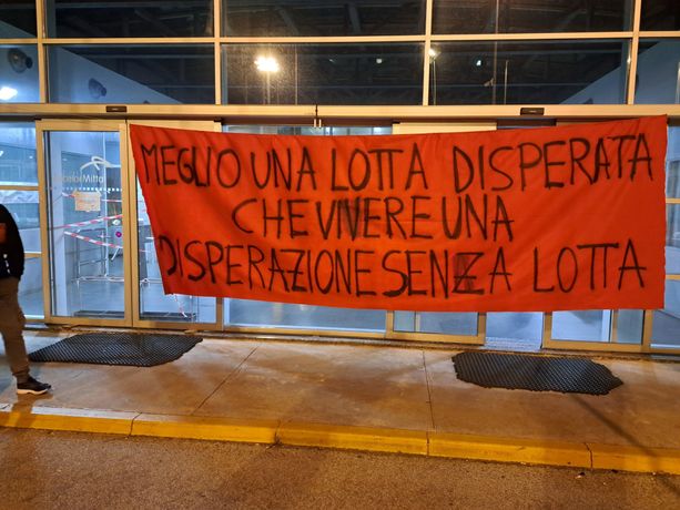 "Il tempo delle parole è finito": assemblea e sciopero di 24 ore dei lavoratori ex Ilva "Il tempo delle parole è finito": assemblea e sciopero di 24 ore dei lavoratori ex Ilva