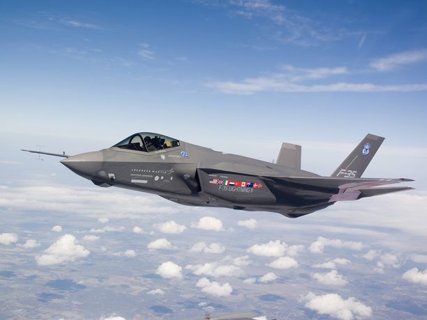Raccolta firme per impedire al governo svizzero l’acquisto degli aerei da combattimento americani F-35A scelti dal Consiglio federale