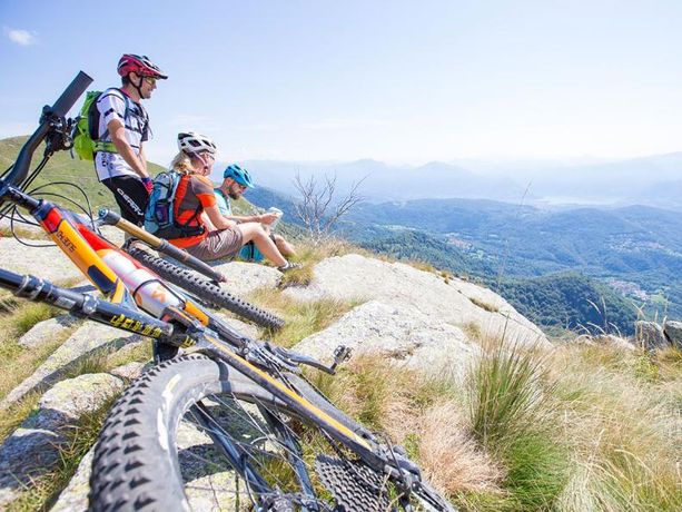 E' uno dei singletrail più belli del Ticino e si snoda in cresta attorno alla Val Colla sopra Lugano