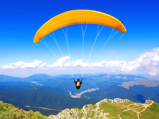 Precipita con il parapendio nel Mendrisiotto, grave uno svizzero di 43 anni