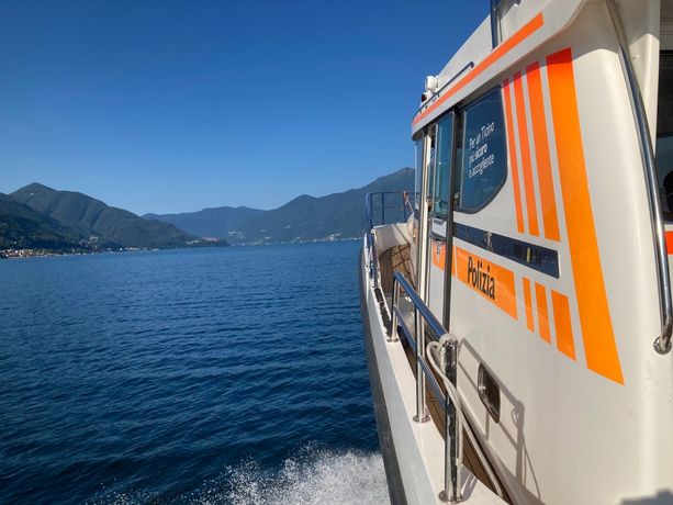 Tragedia nelle acque del Ceresio: recuperati a 60 metri di profondità i corpi delle due persone scomparse ieri sul lago