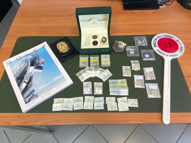 Dalla Svizzera con ricambi per orologi di lusso non dichiarati: scoperto dalle Fiamme Gialle