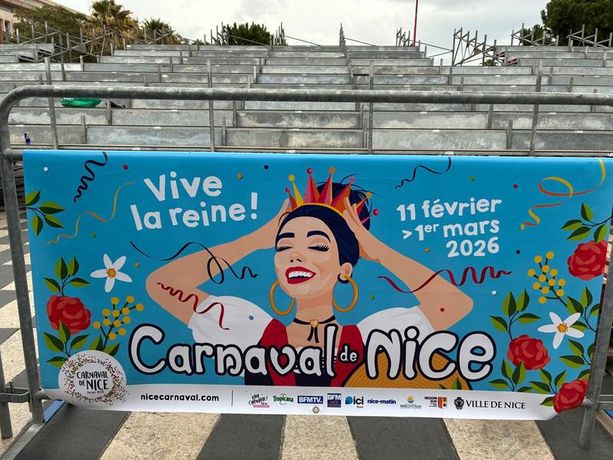Carnevale di Nizza 2026, partono i preparativi: tribune in montaggio e biglietti già in vendita
