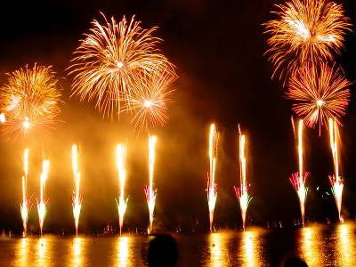 Costa Azzurra: dappertutto fuochi d’artificio. Date e località Costa Azzurra: dappertutto fuochi d’artificio. Date e località