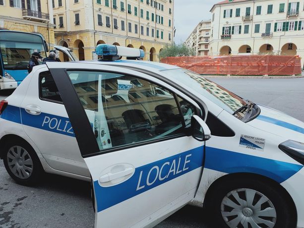 Potenziato l’organico della polizia municipale di Imperia con due nuovi agenti Potenziato l’organico della polizia municipale di Imperia con due nuovi agenti