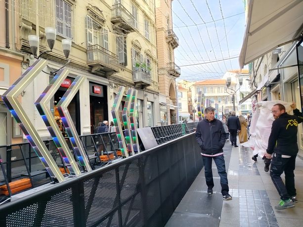 Sanremo si veste a festa: la città pronta a diventare capitale della musica (Foto e video)