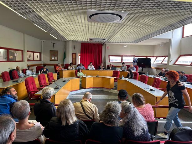 Taggia: Consiglio comunale 'bollente', scoppia la lite tra il Sindaco Conio e il Consigliere Cascino (Foto e Video) Taggia: Consiglio comunale 'bollente', scoppia la lite tra il Sindaco Conio e il Consigliere Cascino (Foto e Video)