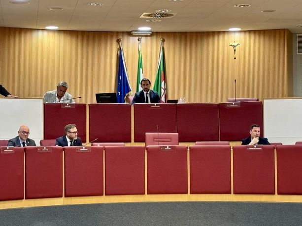Arresto di Toti, la resa dei conti in consiglio regionale: “Questa legislatura è finita, è crollato un sistema di potere”