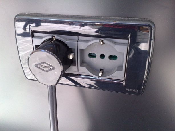 Sanremo: corrente a singhiozzo da tre giorni in corso Imperatrice, fuggono i clienti e attività sul piede di guerra