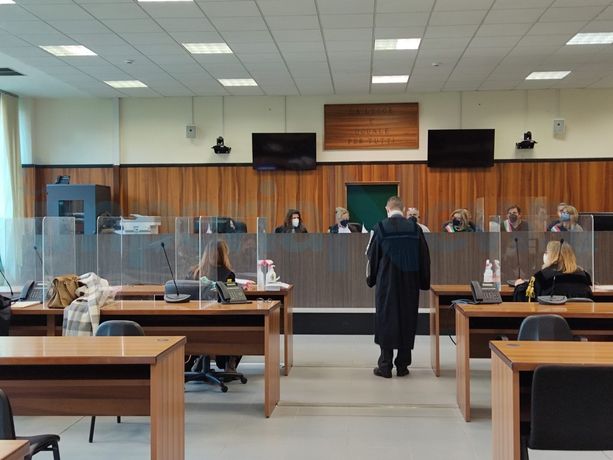 Diano Marina, vede il figlio fumare una sigaretta e gli tira un pugno: per la Procura il 59enne alla sbarra va condannato a 3 mesi di carcere Diano Marina, vede il figlio fumare una sigaretta e gli tira un pugno: per la Procura il 59enne alla sbarra va condannato a 3 mesi di carcere