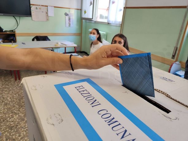 Sanremo: si scalda la campagna elettorale, dopo il Festival il via ma i candidati sono già al lavoro Sanremo: si scalda la campagna elettorale, dopo il Festival il via ma i candidati sono già al lavoro