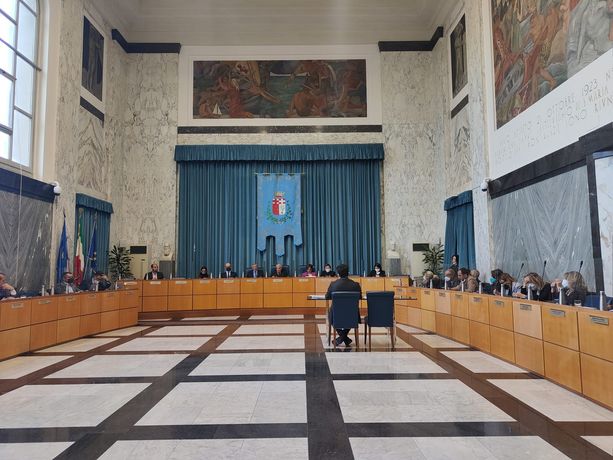 Imperia, in consiglio comunale il nuovo Piano delle antenne per la telefonia mobile Imperia, in consiglio comunale il nuovo Piano delle antenne per la telefonia mobile