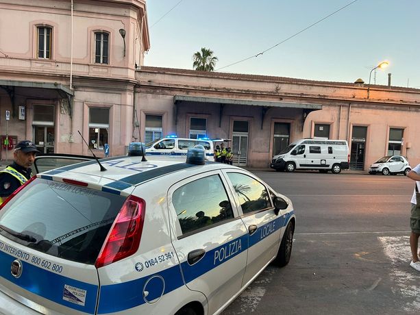 Forze dell’ordine e Prefettura contro il fenomeno dell’immigrazione clandestina e la criminalità di matrice extracomunitaria Forze dell’ordine e Prefettura contro il fenomeno dell’immigrazione clandestina e la criminalità di matrice extracomunitaria