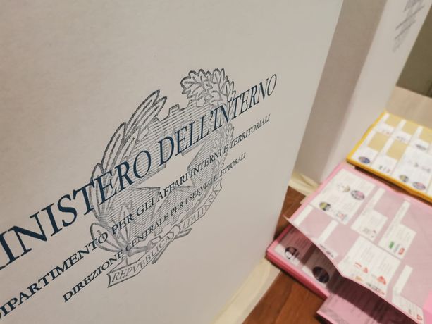 Elezioni politiche: i primi exit poll danno la coalizione di centrodestra tra il 41 e il 45% con FdI tra il 22 e il 26%