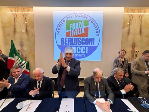 Antonio Tajani a Genova per Marco Bucci lancia la stoccata a Toti: “Non l'abbiamo lasciato solo perché non eravamo in giunta, ora è una stagione diversa” Antonio Tajani a Genova per Marco Bucci lancia la stoccata a Toti: “Non l'abbiamo lasciato solo perché non eravamo in giunta, ora è una stagione diversa”