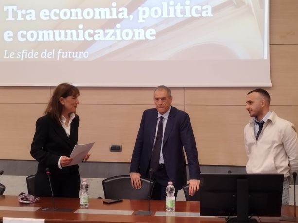 Cottarelli a Genova ospite dell'Università: "Il Pd si è spostato a sinistra, lascio il Senato"