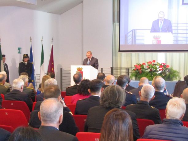 Savona, la Polizia di Stato compie 173 anni: sul Priamar consegnati encomi e lodi (FOTO) Savona, la Polizia di Stato compie 173 anni: sul Priamar consegnati encomi e lodi (FOTO)