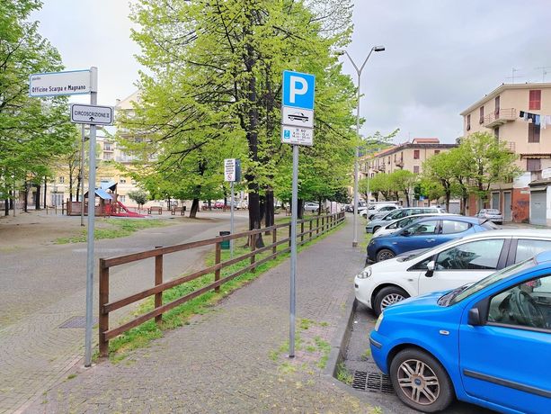 Aggressione nelle prime ore del mattino: savonese colpito con due bottigliate in testa per un accendino