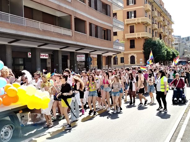 Parata del Savona Pride, le strade della città si colorano con le bandiere arcobaleno (FOTO) Parata del Savona Pride, le strade della città si colorano con le bandiere arcobaleno (FOTO)