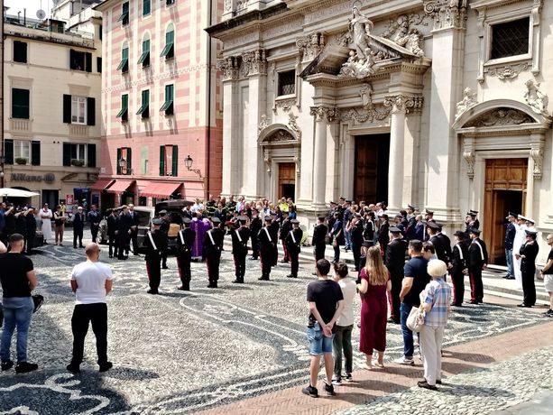 Varazze, l'ultimo commosso saluto alla vice brigadiere dei carabinieri Daniela Colocci