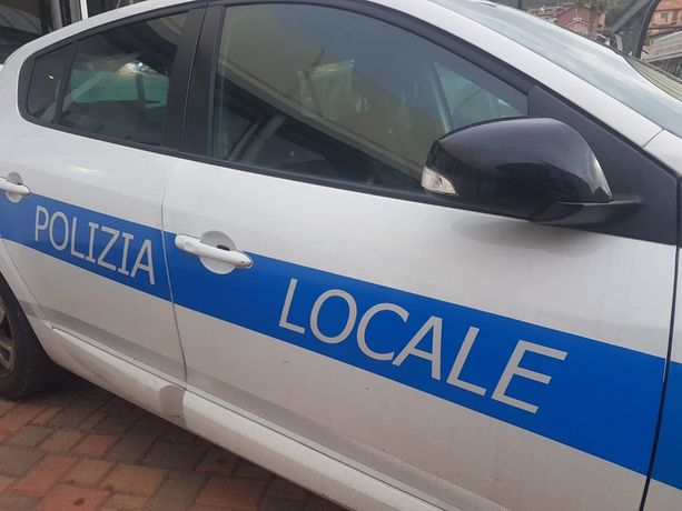 Scontro camion-scooter ad Albissola, grave una donna: chiusa l'Aurelia