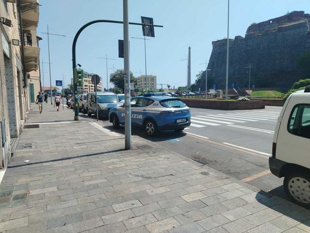 Savona,  bambino cade dalla finestra: intervento dei soccorsi e della polizia