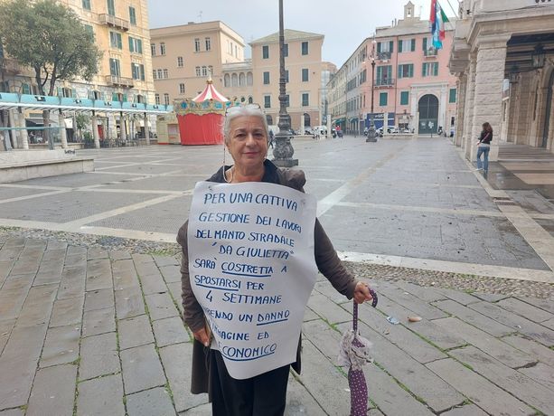 Savona, le spostano il bando del mercato due volte in pochi mesi. La protesta di un’ambulante: “Danno d’immagine ed economico” (FOTO e VIDEO)