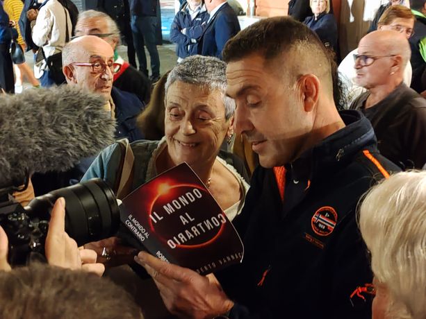 Il Generale Vannacci a Loano: "Progetti concreti per il rilancio del Paese e della Liguria. Ok all'ecologia pragmatica, no all'ambientalismo ideologico" Il Generale Vannacci a Loano: "Progetti concreti per il rilancio del Paese e della Liguria. Ok all'ecologia pragmatica, no all'ambientalismo ideologico"