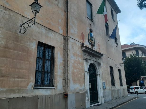 Presunta minaccia di sparare ad un cane, il sindaco chiude "il caso": "Non c'è stata, l'agente ha svolto il suo dovere"