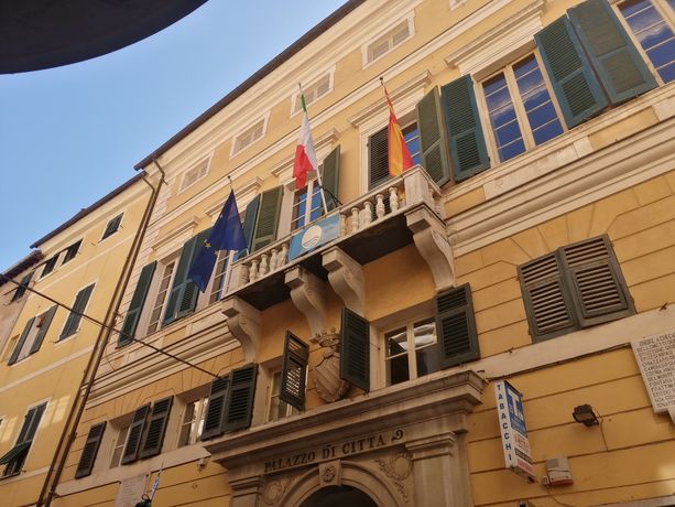 Si scalda la corsa elettorale a Finale. Il Pd rivendica il suo ruolo al fianco di Guzzi, il centrodestra si divide Si scalda la corsa elettorale a Finale. Il Pd rivendica il suo ruolo al fianco di Guzzi, il centrodestra si divide