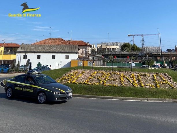 Truffa online sul pellet: arrestato un pluripregiudicato crotonese, sedici denunciati per riciclaggio Truffa online sul pellet: arrestato un pluripregiudicato crotonese, sedici denunciati per riciclaggio