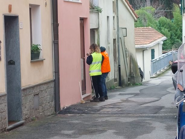 Savona, due operai cadono da un trabattello: soccorsi mobilitati
