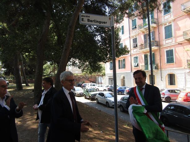 Savona intitola i giardini del Prolungamento a Enrico Berlinguer: "Uno sguardo rivolto al futuro" (FOTO e VIDEO) Savona intitola i giardini del Prolungamento a Enrico Berlinguer: "Uno sguardo rivolto al futuro" (FOTO e VIDEO)