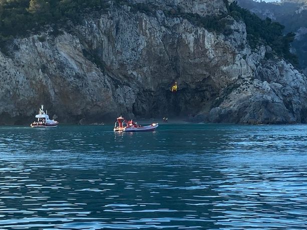 Malore in mare al largo della Baia dei Saraceni, invano i soccorsi: muore un uomo Malore in mare al largo della Baia dei Saraceni, invano i soccorsi: muore un uomo