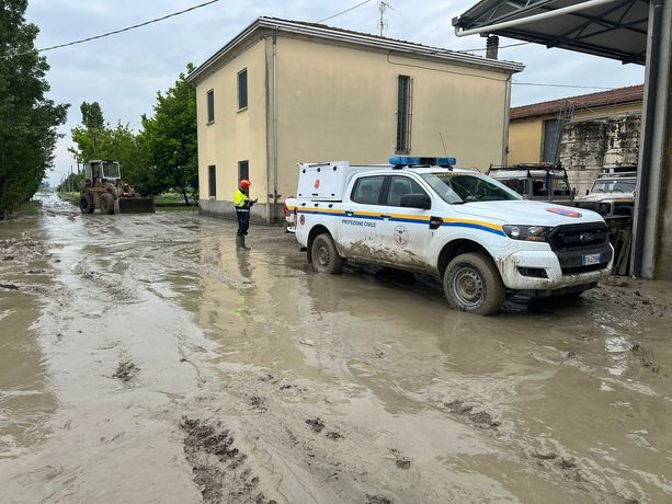 Alluvione in Emilia Romagna, la protezione civile del savonese in aiuto della popolazione: "Situazione precaria, strade al limite della transitabilità" (FOTO E VIDEO)