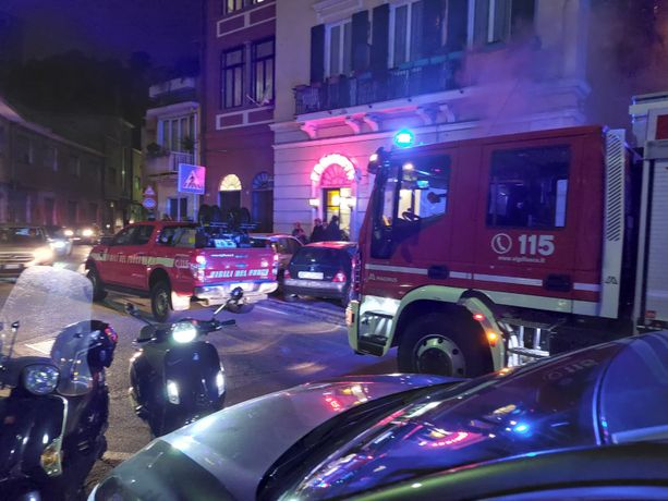 Savona, incendio in via Famagosta: traffico bloccato (FOTO) Savona, incendio in via Famagosta: traffico bloccato (FOTO)