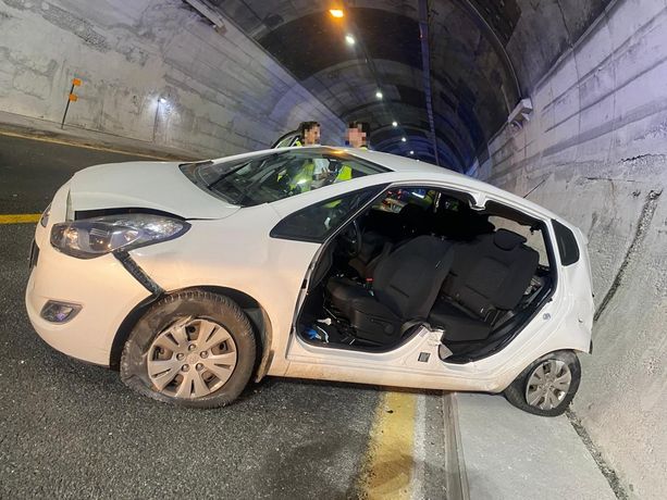 Scontro tra due auto in galleria Vignetta tra Varazze e Celle sulla A10: due feriti (FOTO)