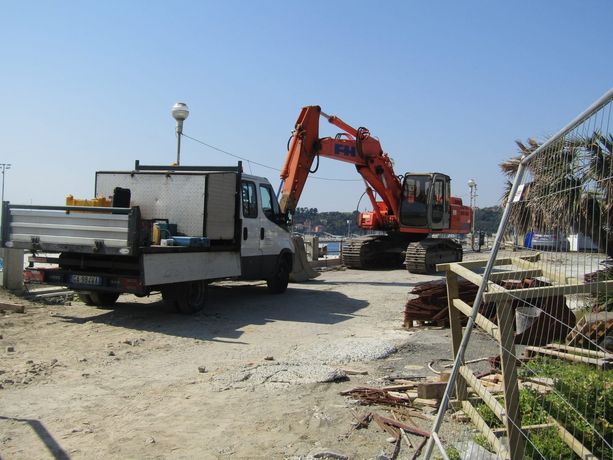 Nuova passeggiata di levante a Varazze, controlli dei carabinieri e della polizia nel cantiere (FOTO)