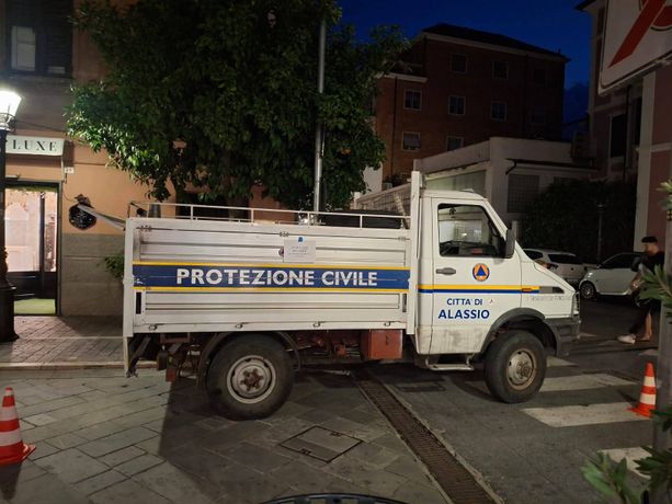 Si rompe una condotta idrica ad Alassio: senz’acqua la zona a monte della via Aurelia