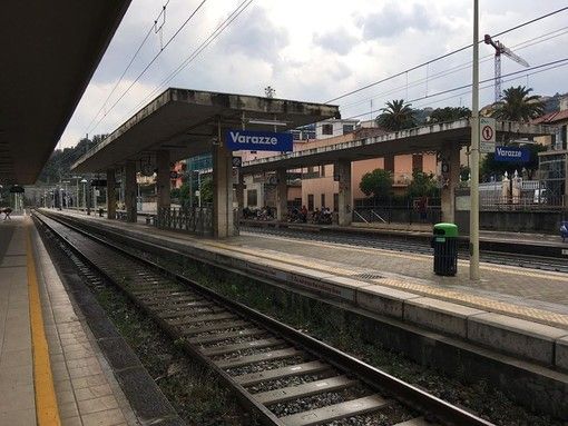 Persona muore investita da un treno a Varazze: circolazione ferroviaria sospesa tra Savona e Cogoleto Persona muore investita da un treno a Varazze: circolazione ferroviaria sospesa tra Savona e Cogoleto