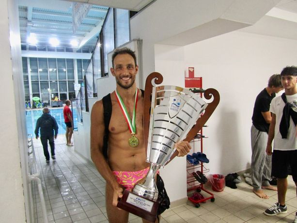 Pallanuoto. Decimo scudetto per Aicardi, sempre più leggenda: "Dedicato a mia moglie, una donna fantastica" Pallanuoto. Decimo scudetto per Aicardi, sempre più leggenda: "Dedicato a mia moglie, una donna fantastica"